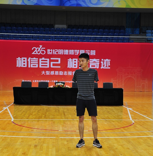 无臂高材生杨孟衡：用脚写字考出高考状元，寒门贵子的逆袭