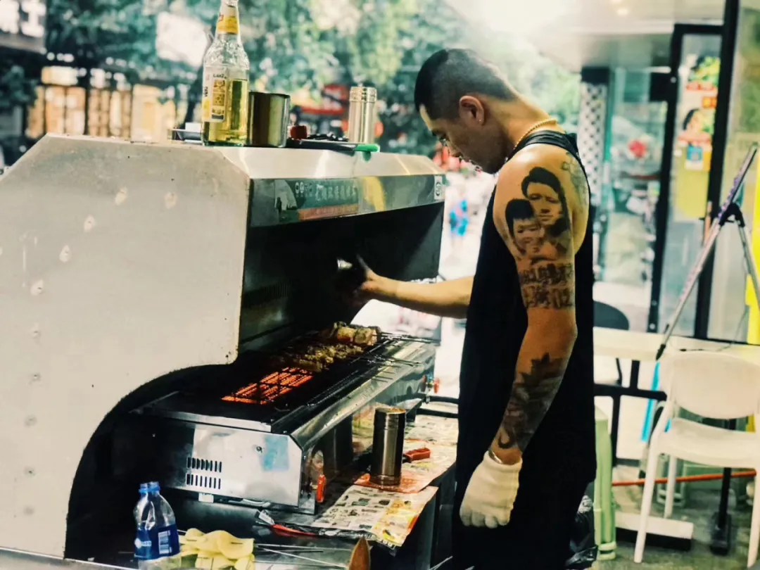 我在成都开新疆烧烤店,赚的比上班还少