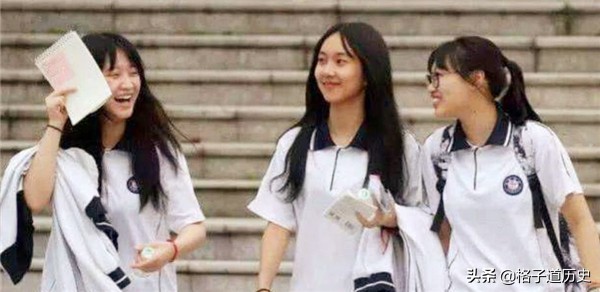 高考时语文卷不写名，英语卷睡觉，她是如何成为广西高考状元？