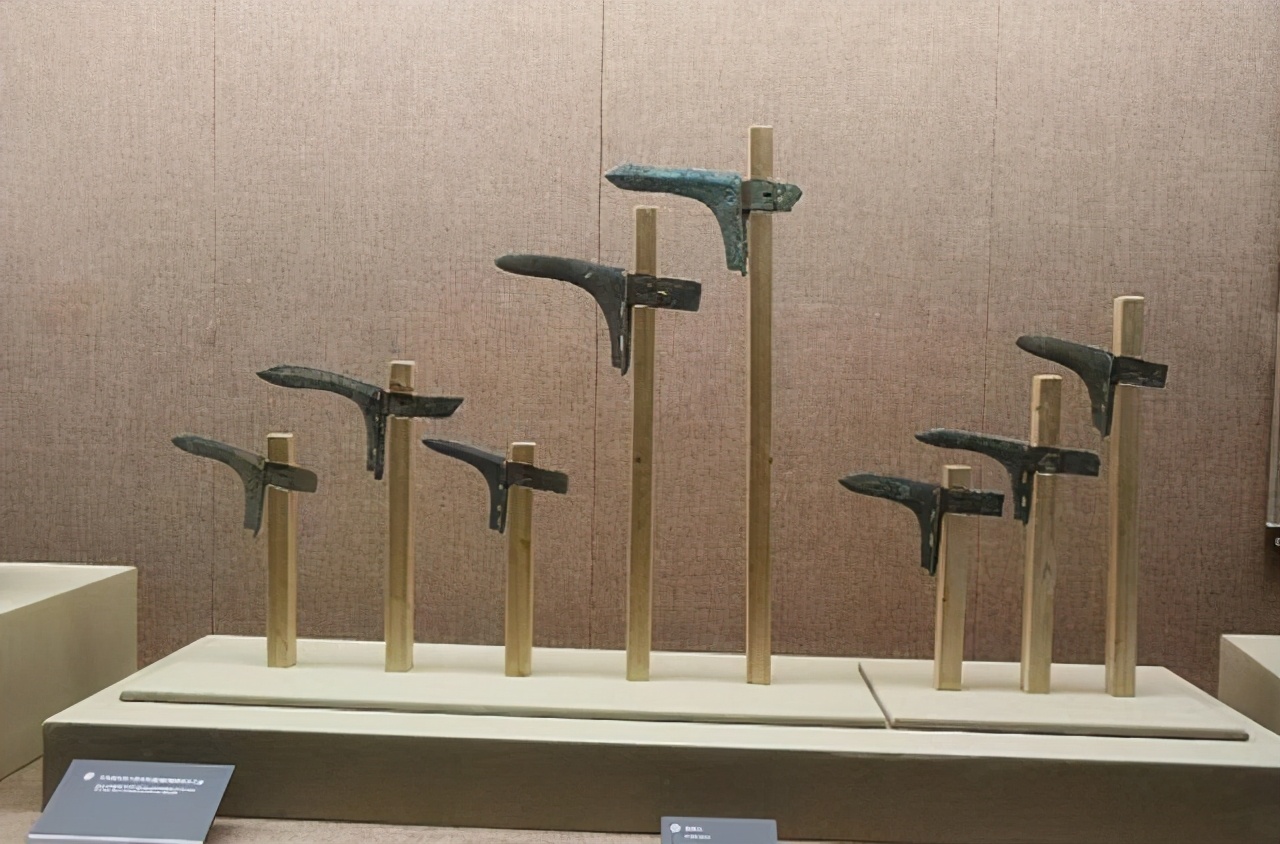 古代的兵器戈,为何退出了历史舞台?它被什么兵器取代了呢?