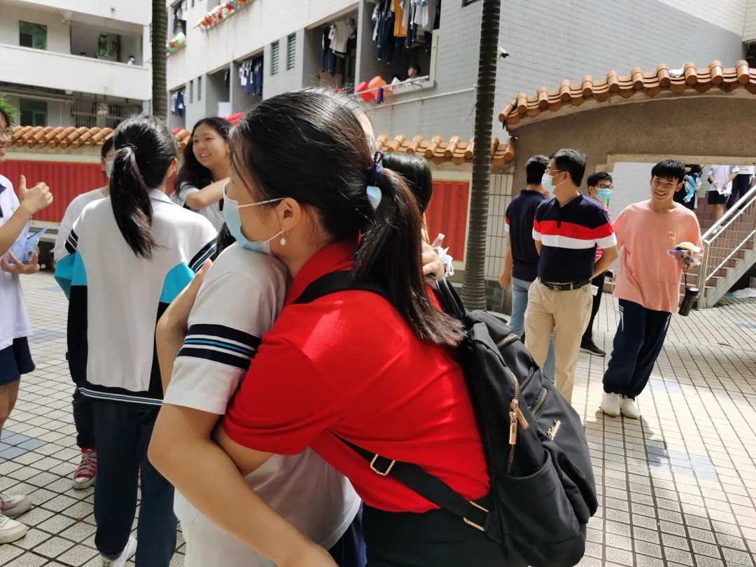 难忘老师 感恩亲人——佛山南海中学分校2020届高三学子高考凯旋