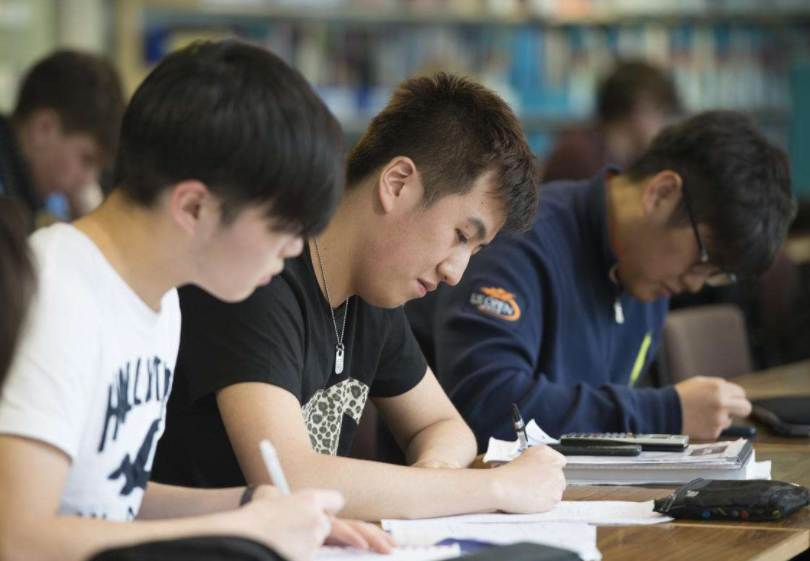 全国医学院排名出炉，榜首连续3年登顶，湘雅医学院跌出前10