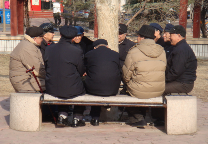 养老保险迎来调整，最低缴费年限可能延长，交15年领不了养老金？