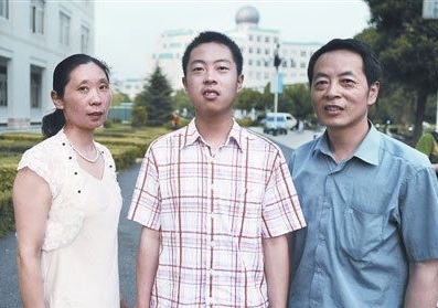 考神王百洋：九省理科状元，两次跳级，高考716分被北大录取