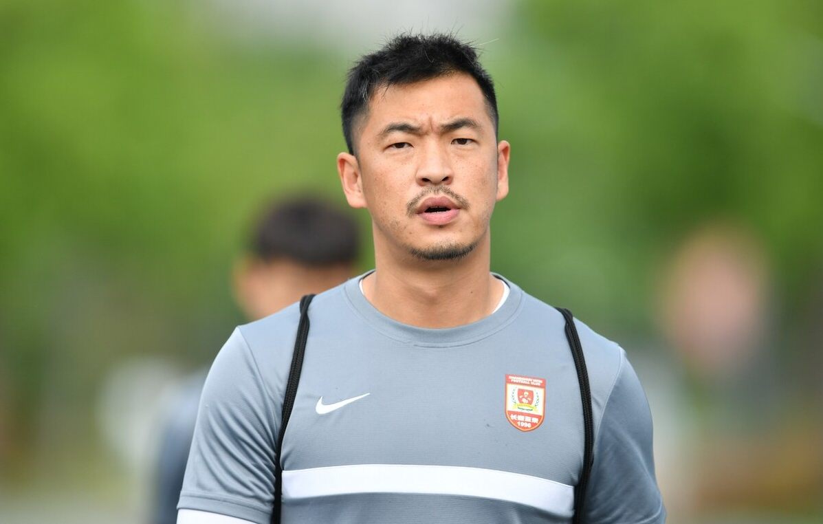 石笑天(亚泰后防离队第一人浮出水面,曾是功勋主力,未来或沦落中甲)