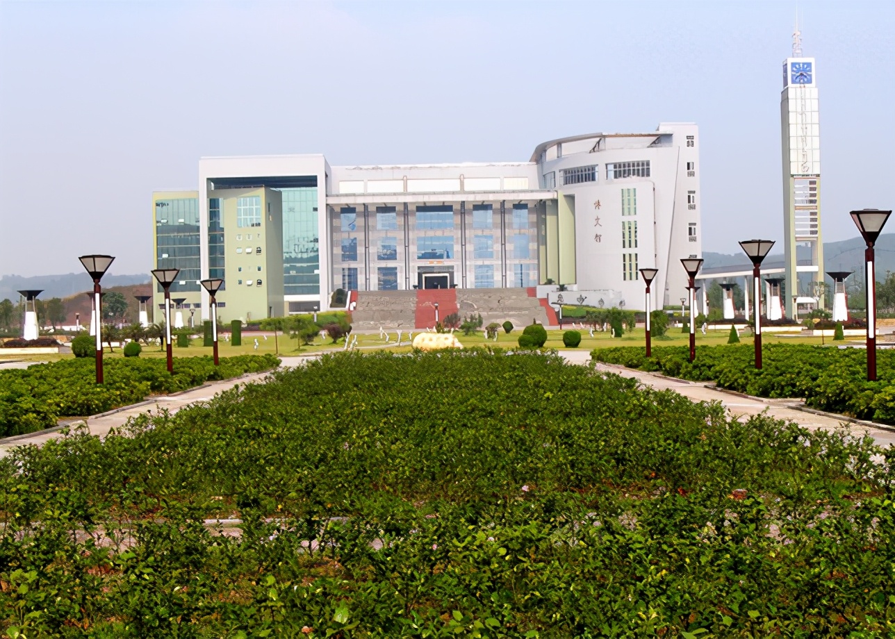 重庆文理学院录取分析:高考公费师范生热,二本批也超一本线77分