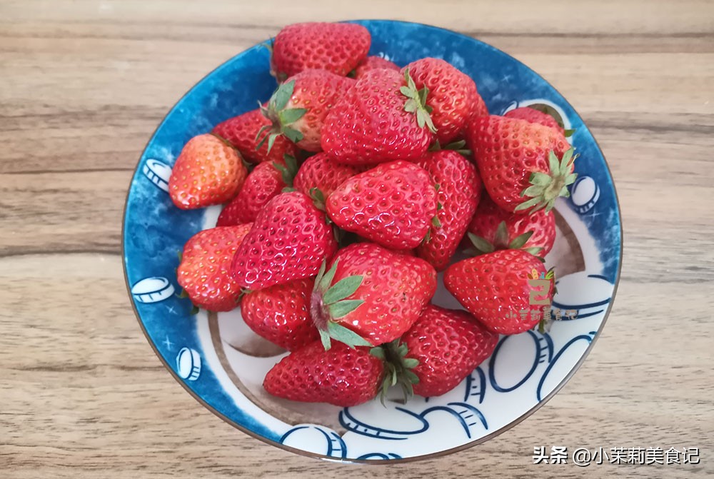 洗草莓，用盐还是用面？都不对，教你正确方法，农药脏东西都洗掉