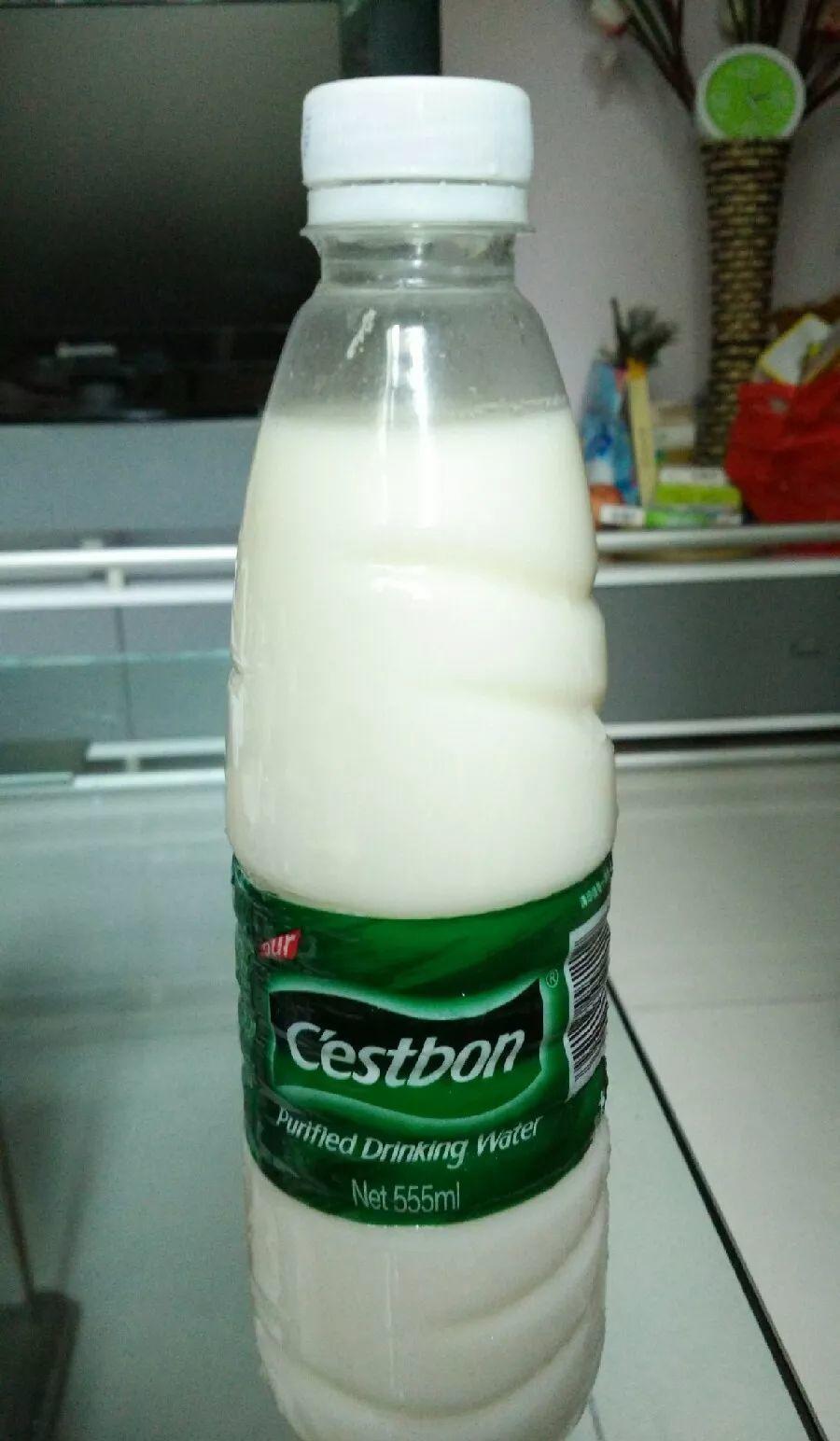 盆里倒一瓶牛奶，虫子全赶跑，叶子油绿发亮还茂盛！