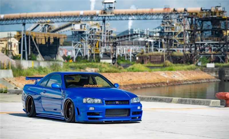 一台我们可以“仔细打量改装”的日产战神GTR R34 !