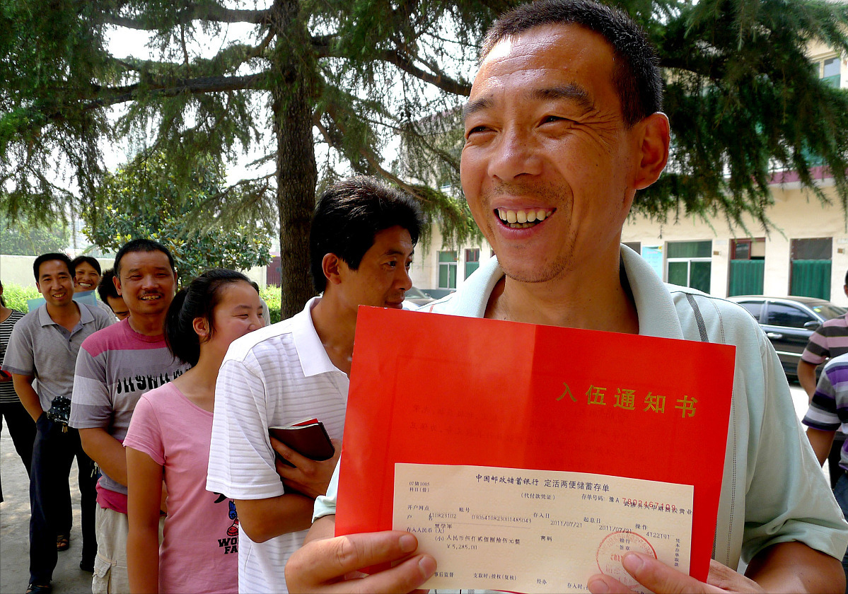 应届毕业生当兵，从“家乡”征兵和“高校”征兵有4点区别