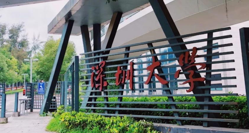 深圳大学食堂走红，整体风格阴森恐怖，学生直言吃饭像是在渡劫