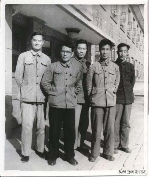 老夫子江城奇遇记：皮鞋、西瓜、绿茶和算命先生