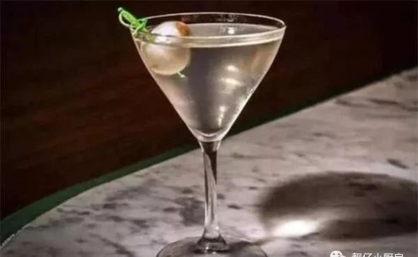 十大最烈鸡尾酒排行榜！干味马天尼又烈又辛辣，你敢尝吗？