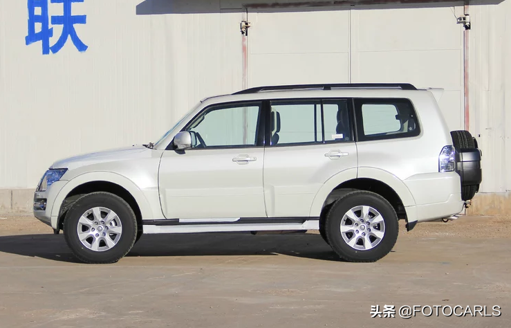 进口三菱帕杰罗3.0L V6实拍，35万起优惠还大，却干不过普拉多？