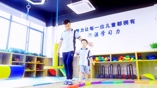 ���ӵĳ�ǿѧϰ�������˶�ͯ����ѵ��Ʒ�ơ�����������