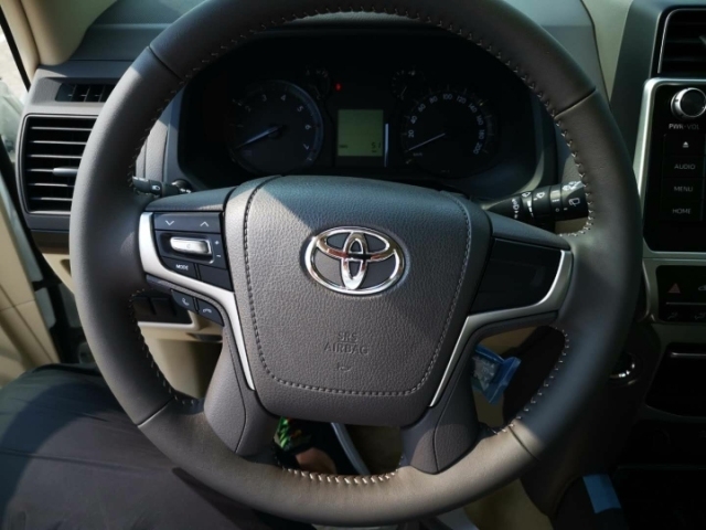 丰田霸道4000，越野代表者。强悍动力为它博得“沙漠之鹰”的美称