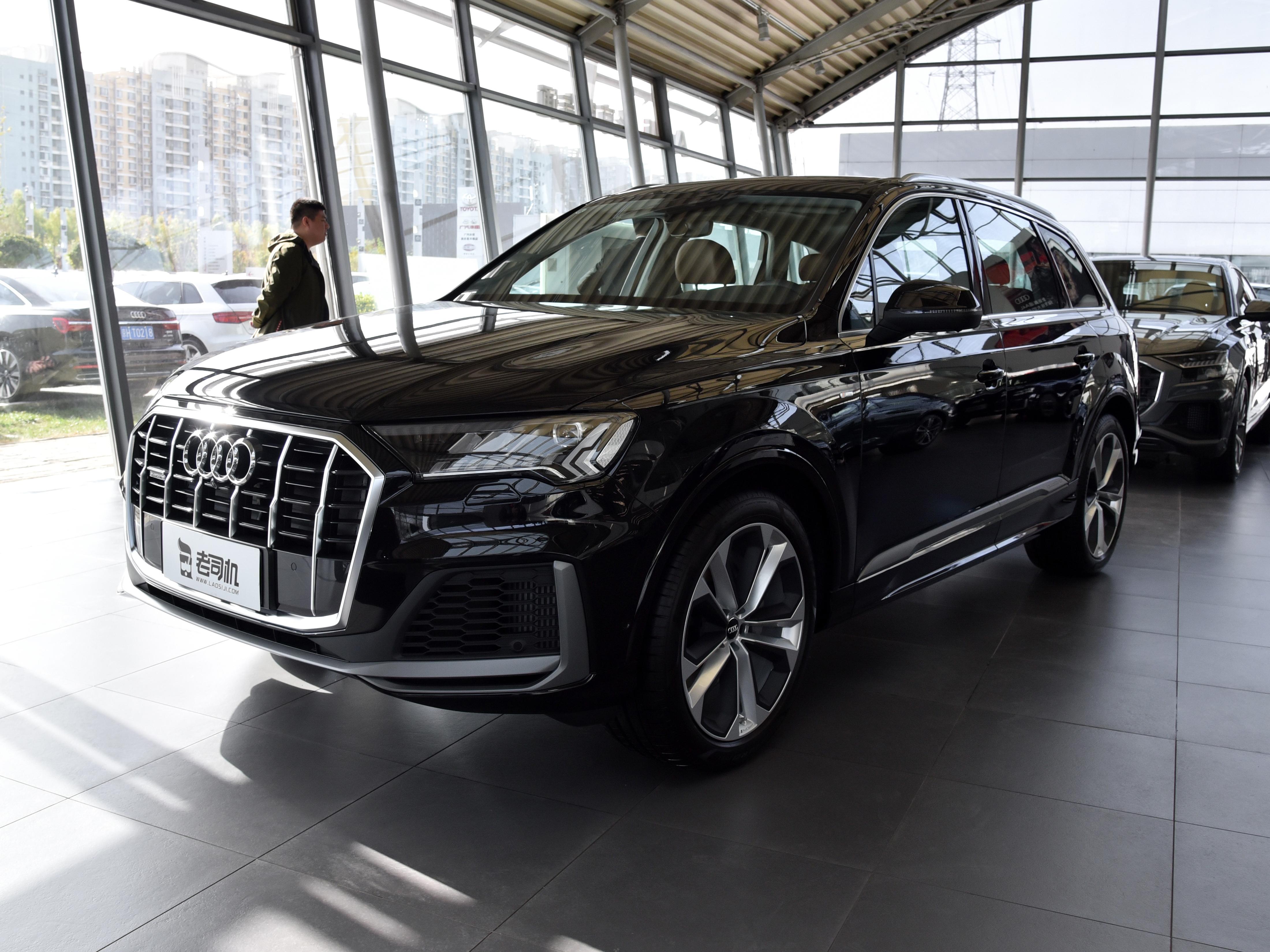 旗舰级的豪华SUV，大V6动力，还有实力四驱，带你看奥迪Q7