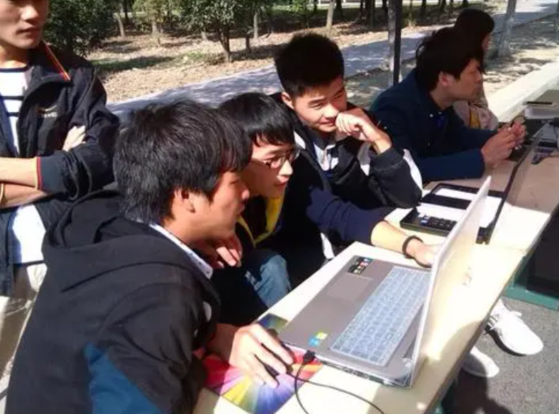 ​2021高考热门专业大洗牌，大数据技术仅排第2，计算机永远的神