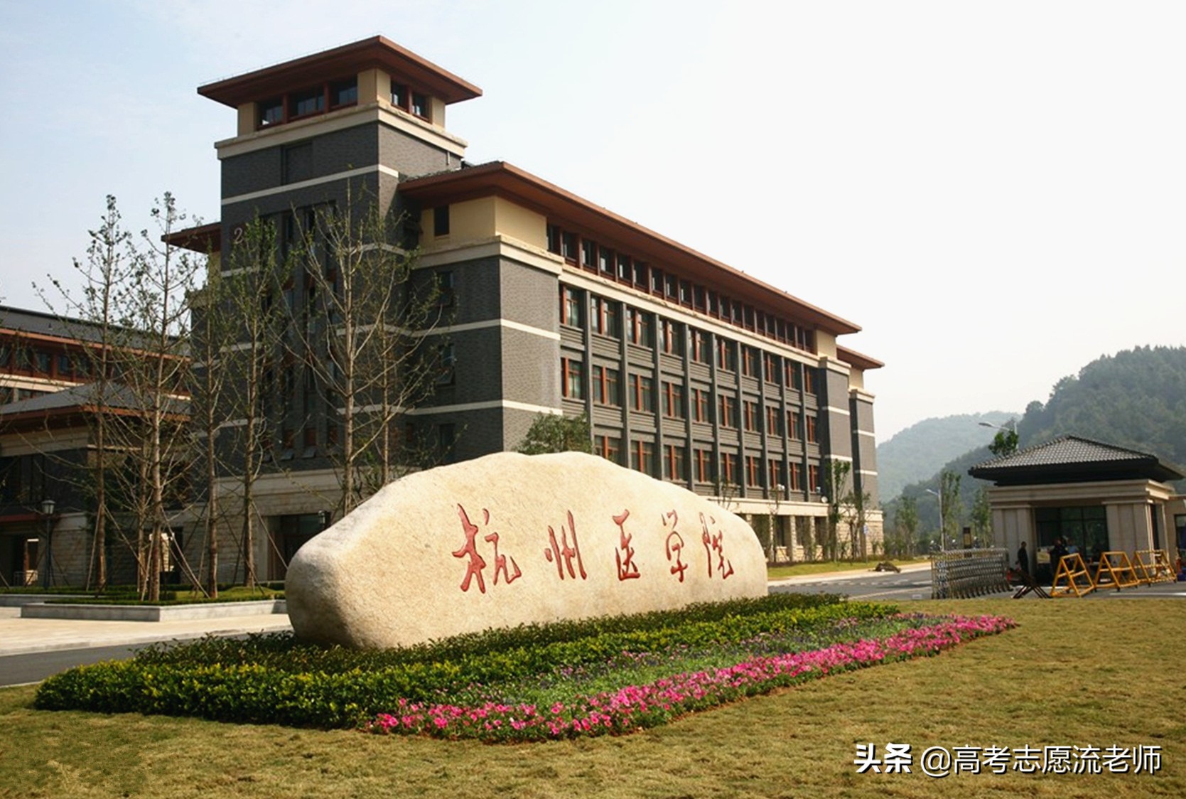 孩子想考临床医学，最低要多少分才能报考？三个实例见证医学火热