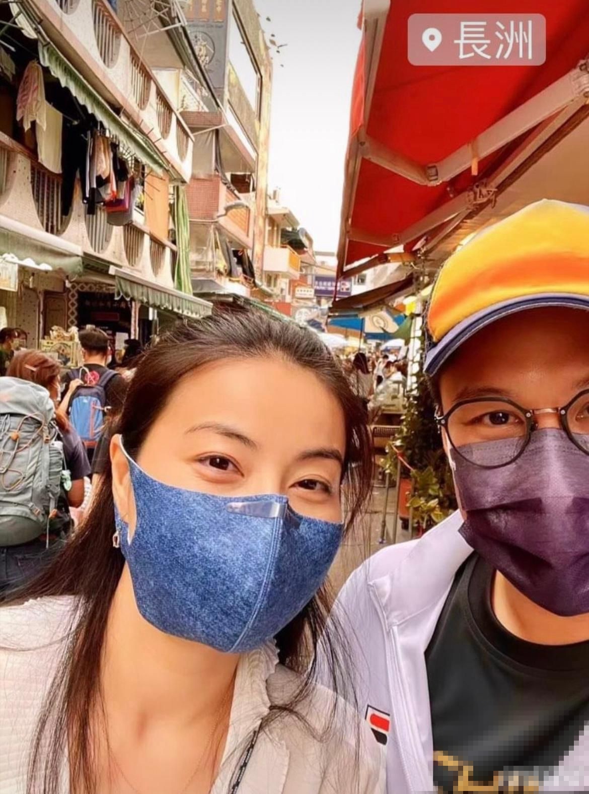 霍启刚抱四岁女儿买珠宝为晶晶庆生，两父女逛超市选购蛋糕白酒