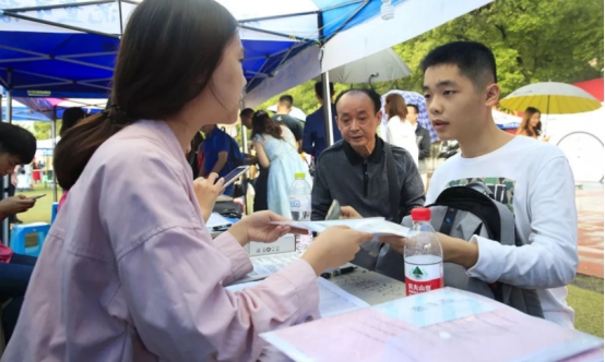 国内很“烧钱”的3所大学，普通家庭难以承受，家长要提前了解