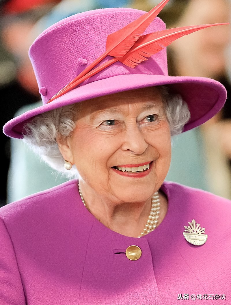 英国女王伊丽莎白二世的称号由来及女王英文称谓解析