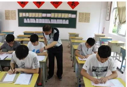 高考试卷出现“神仙字体”，字迹堪比印刷体，让阅卷老师赞叹不已