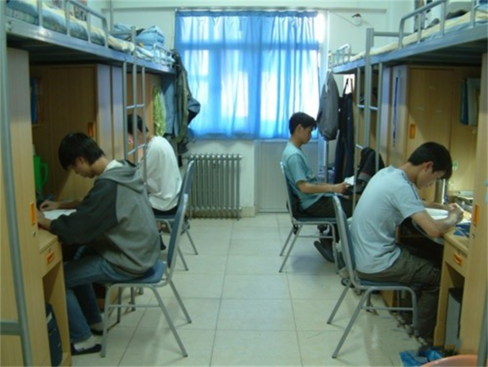 有关部门下令通知，大学生在读期间严禁在校外租房，家长拍手称赞