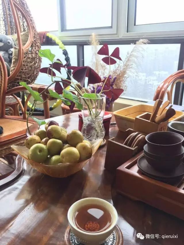 闲时饮茶静时坐，香茗美人赏岁月静好