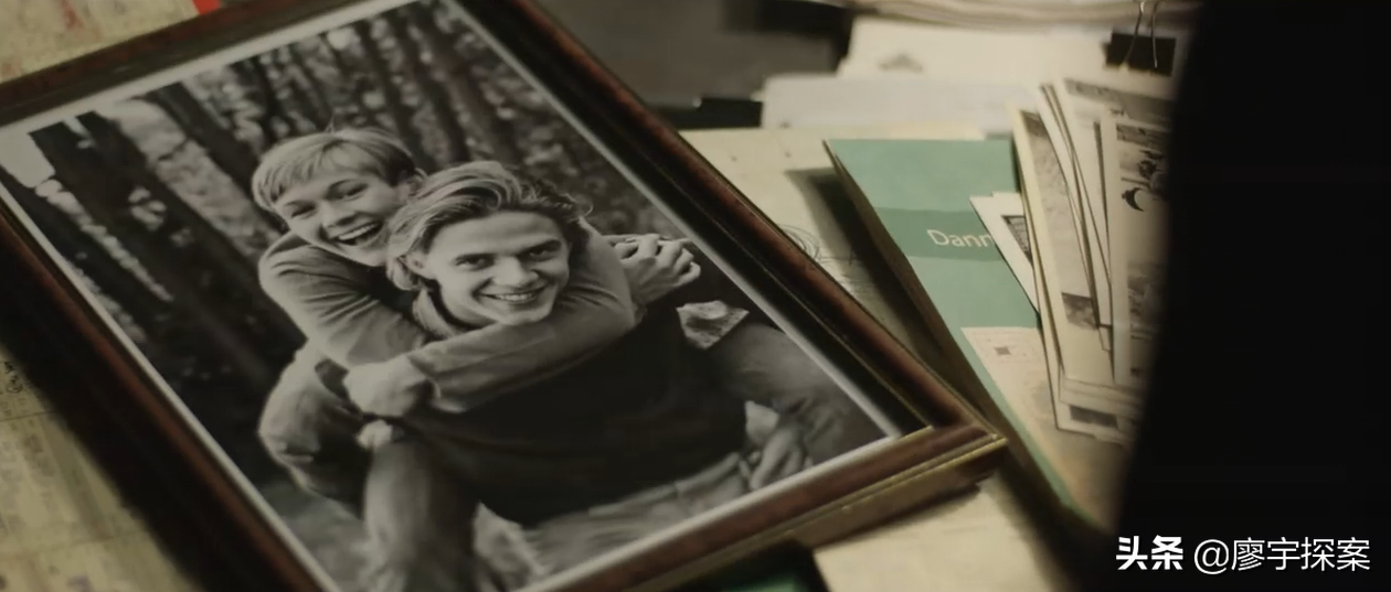 《悬案密码》4部曲：美女囚禁，贵校凶案，漂流瓶求救，墙中干尸