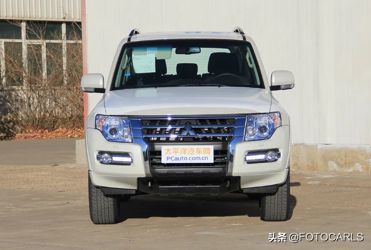 进口三菱帕杰罗3.0L V6实拍，35万起优惠还大，却干不过普拉多？
