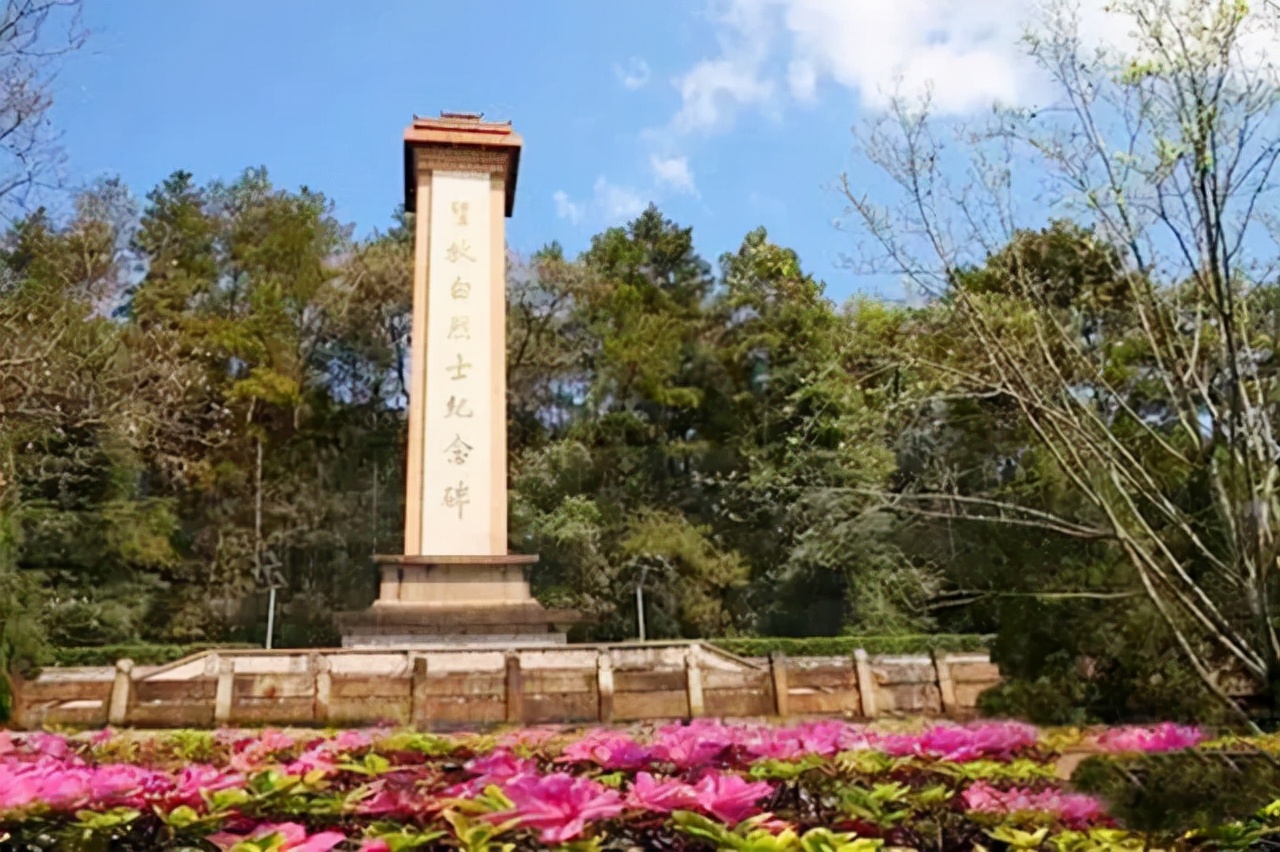 瞿秋白翻译《国际歌》，为何把最后一句，译为“英特纳雄耐尔”？