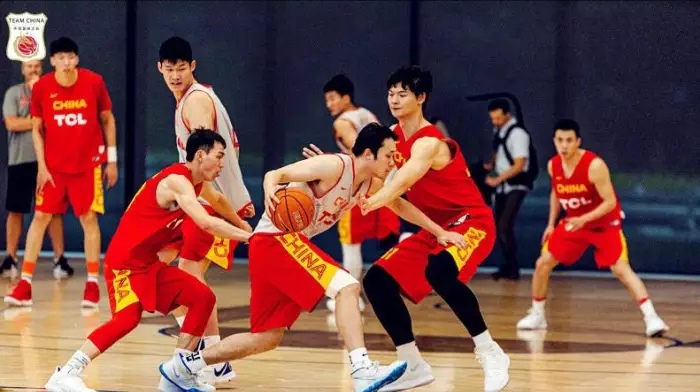 为什么中国男篮打nba(中国男篮为什么可以参加NBA夏季联赛？参加需要缴纳多少费用)