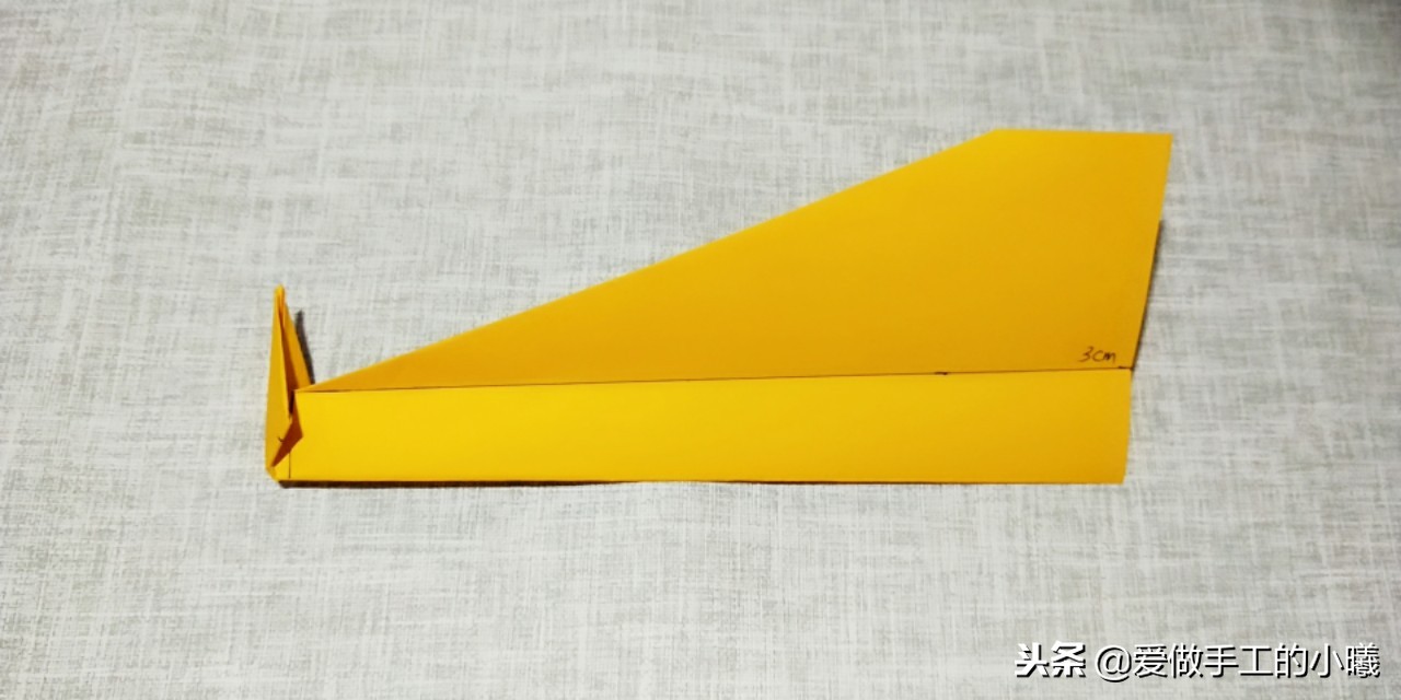 折纸教程：一张A4纸就能完成的折纸飞机，飞行能力棒棒哒