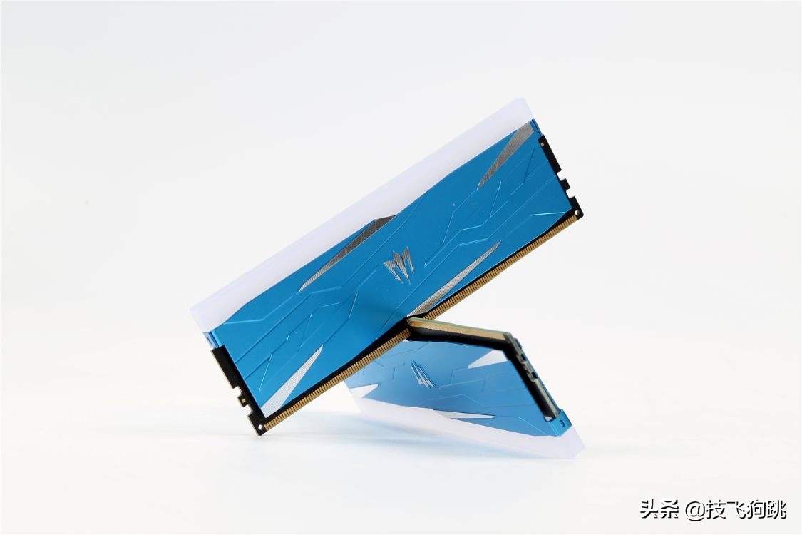 这主机粉粉嫩嫩多可爱，说丑的都是直男吧，TT新品机箱装机体验