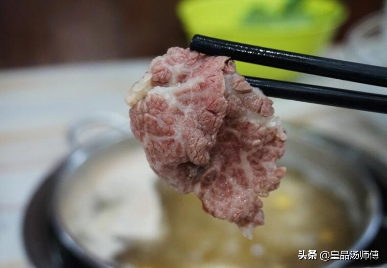 牛胸肉[鼓掌]其實牛胸肉和牛頸肉差別不是很大,但牛頸肉淋巴結比較多