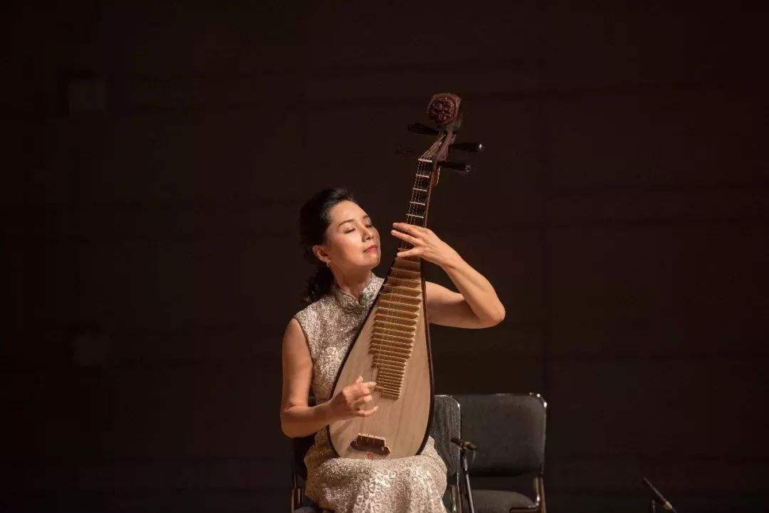 琵琶:民乐里面最难学的乐器,有"弹拨乐器之王"的美称