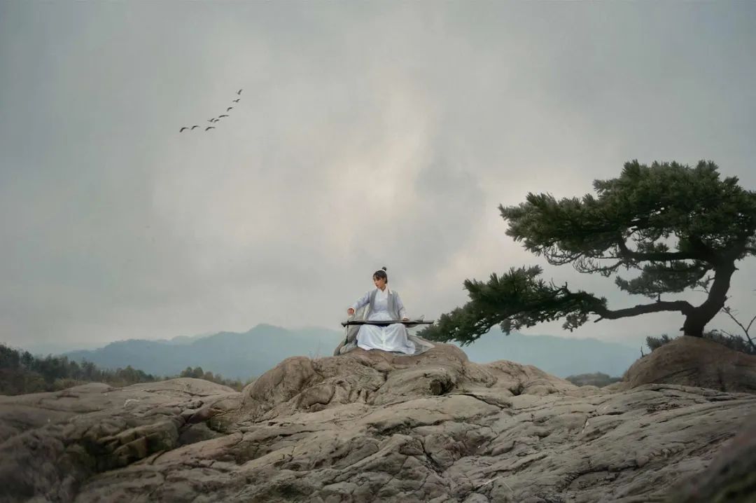 半山听雨的寓意是什么（详解半山听雨代表的含义）