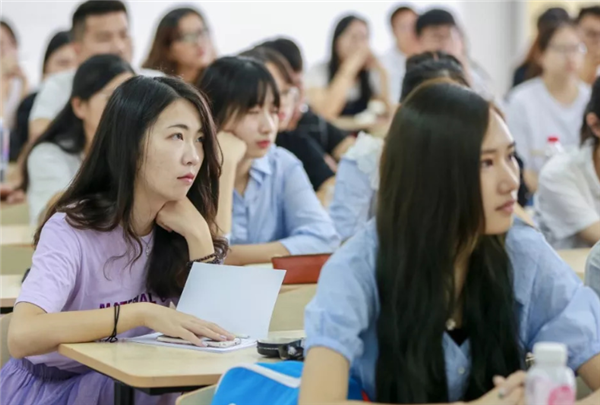 高考能不能考上名牌大学？要看3门学科成绩，还要做对1个选择