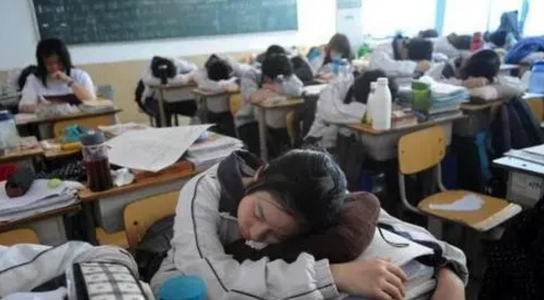 2021年高考复读生再创新高，教育内卷更加严重，应届生难以接受