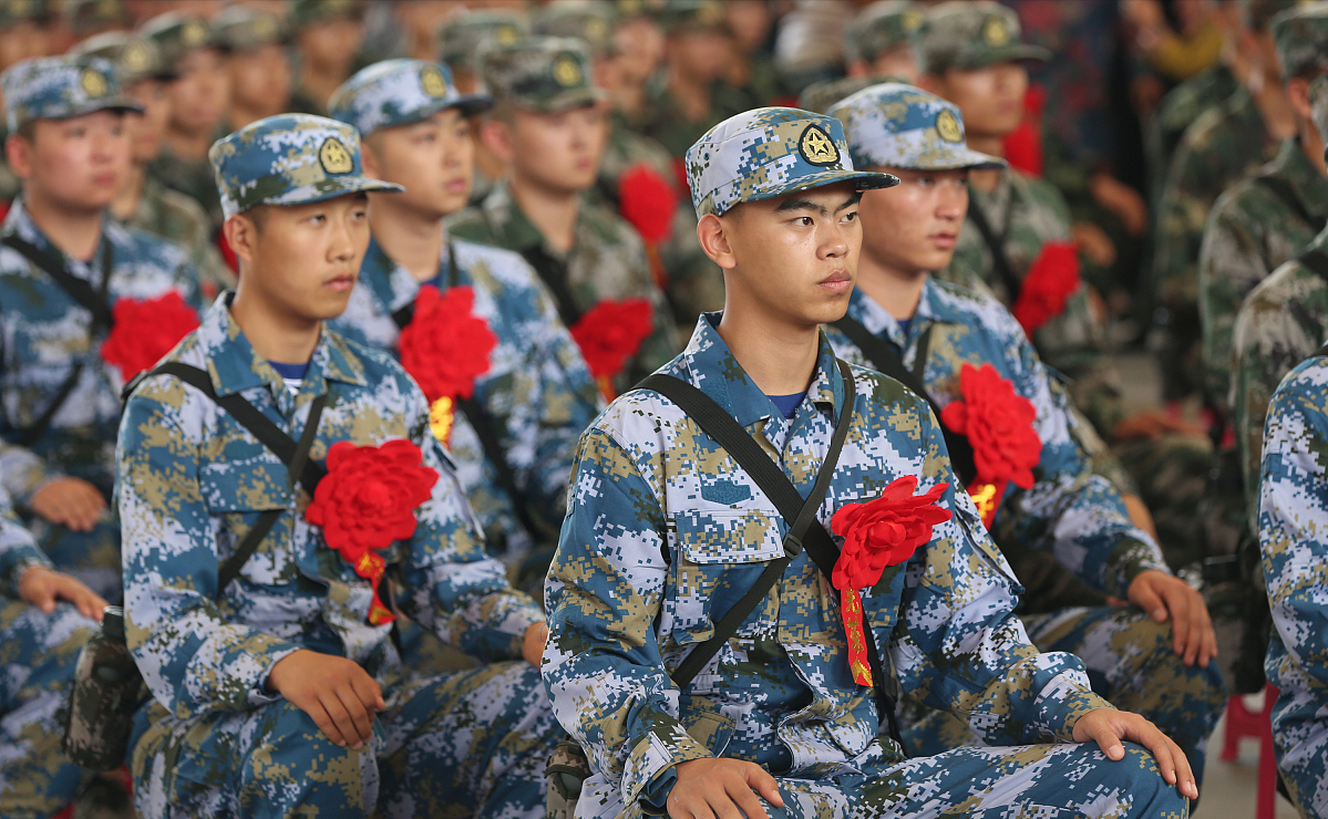 大学生义务兵两年能拿多少钱（大学生和高中生只当2年义务兵）