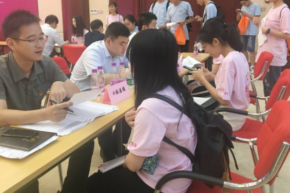 哈佛学子只睡4个小时，清华图书馆座无虚席？这些“鸡汤”你信吗