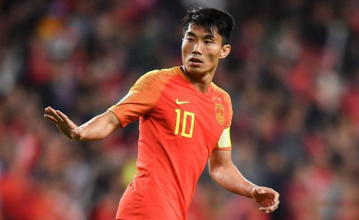 郑智为什么去英超(22岁成最年轻足球先生,"不老战神"郑智,巅峰时期