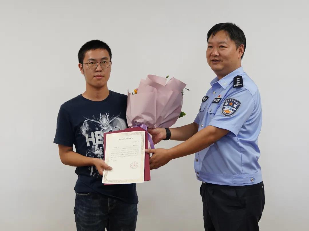 吕诗雨，你救人的样子真帅！