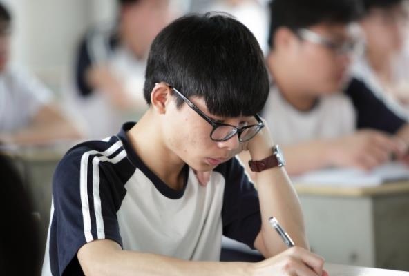 2021高考“黑马大学”，明明是一所二本，分数线却仅次清北排第4