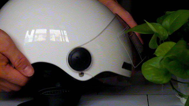 电单车出行一人一盔安全有保障Smart4u时尚头盔