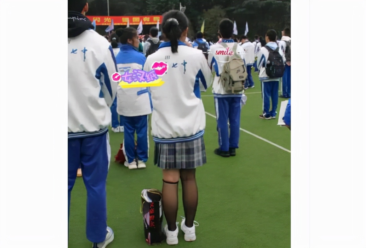 一外国语学院女生参加长跑比赛，穿黑裤袜引争议，被指目的不纯