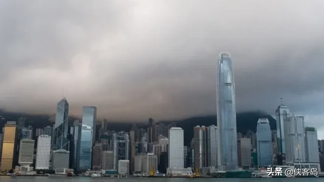 侠客岛：美国威胁取消香港“独立关税区”，这事怎么看？