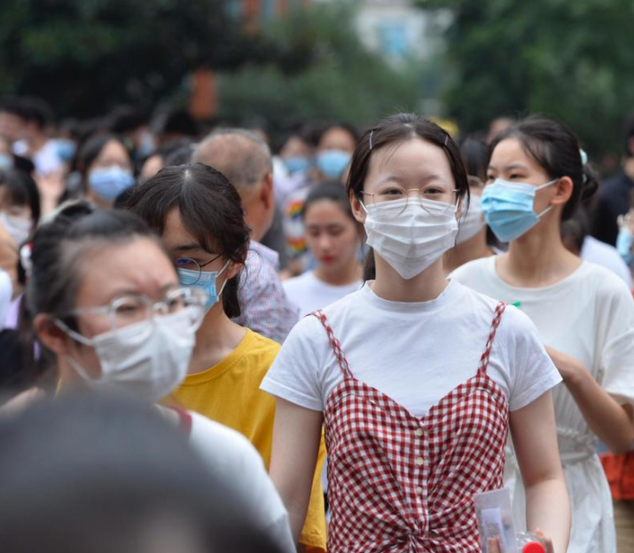 回顾高考语文满分作文，堪称“神仙卷面”，阅卷老师不忍扣分