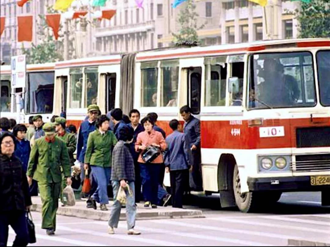 六本都市连载小说，主角职业各有不同，同样拥有精彩人生，书荒进